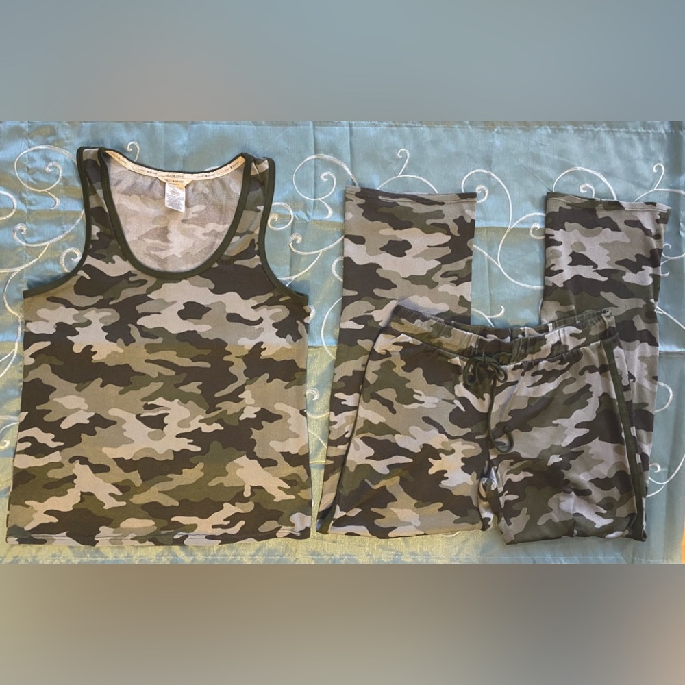 Lucky Brand xs coordinated 2 piece green camo tank & legging lounge set